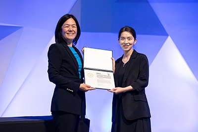 Xizheng Wang (right) at ARPA-E award ceremony