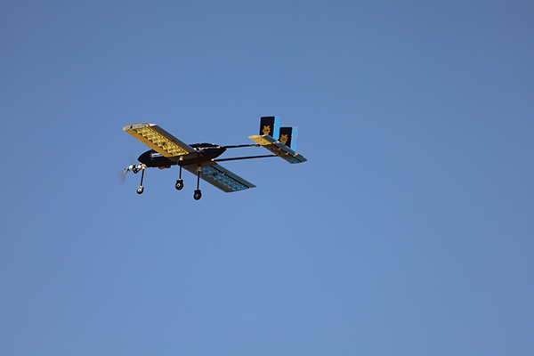 UCI’s aircraft was the only one with double booms, connecting the fuselage to the wings. The Anteaters finished first among 11 teams from California universities competing in the event. UCI’s aircraft was the only one with double booms, connecting the fuselage to the wings. The Anteaters finished first among 11 teams from California universities competing in the event.