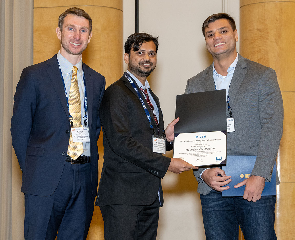 Md Hedayatullah Maktoomi (center) accepts his award for second best student paper at the IEEE RWS from the contest co-chairs Kenneth Kolodziej (left), MIT Lincoln Laboratory, and Davi V.Q. Rodriguez (right), University of Texas, El Paso. 