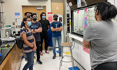 SIRiPods students in Erdem Sasmaz's Pod 3 visit Jenny Yang's lab.