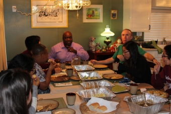 Samueli School Dean Gregory Washington dines with undergraduate students at Mesa Court.