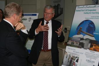 Scott Samuelsen and Poneman at National Fuel Cell Research Center