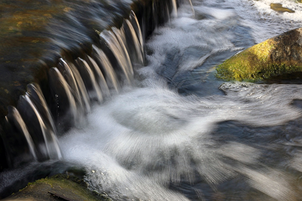 This turbulence in Orange County’s Aliso Creek is analogous to patterns sketched by Leonardo da Vinci. UCI-led researchers have discovered that a similar phenomenon sweeps nitrate pollution to streambeds, potentially aiding in its removal by bacteria and algae growing on the bottom. Morvarid Azizian / UCI